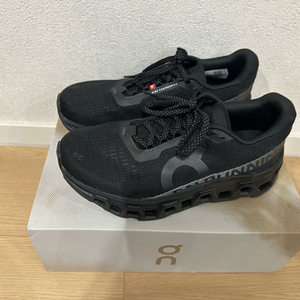 on러닝 온러닝 클라우드몬스터2 우먼 250사이즈 택포 19만원