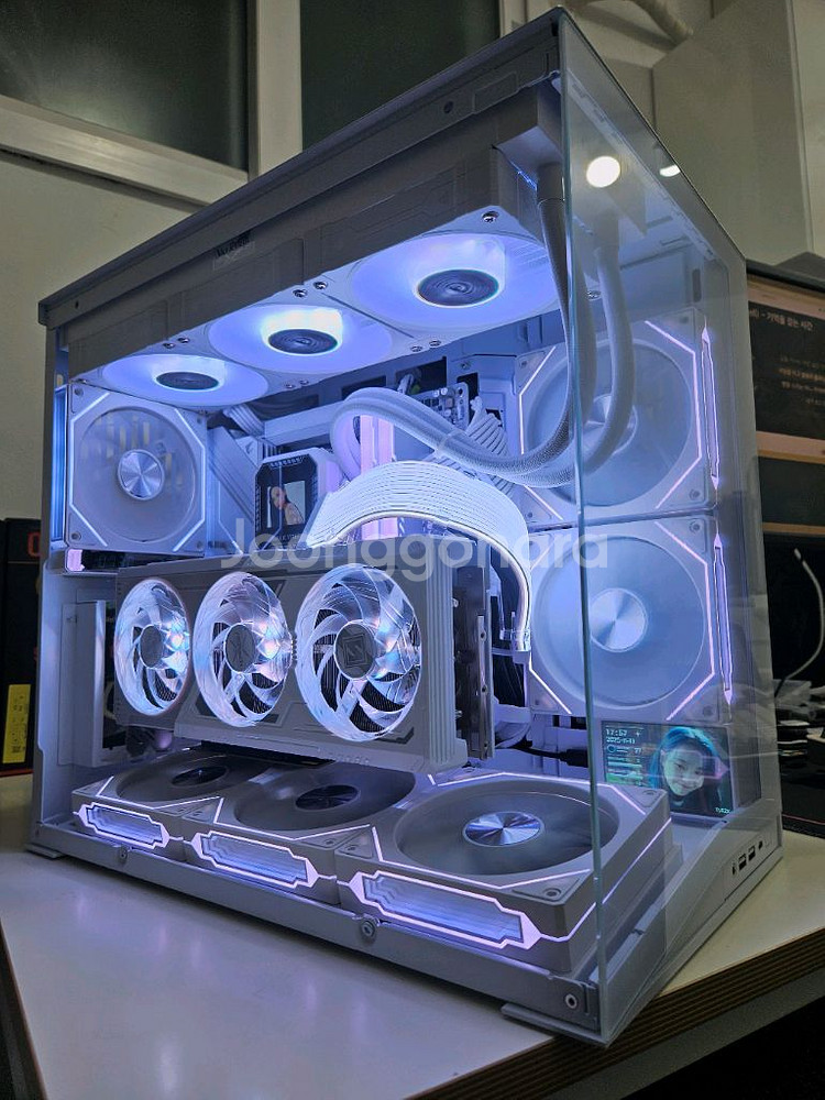 9800x3d / rx9070xt 리안리 o11d mini 화시트 본체--1