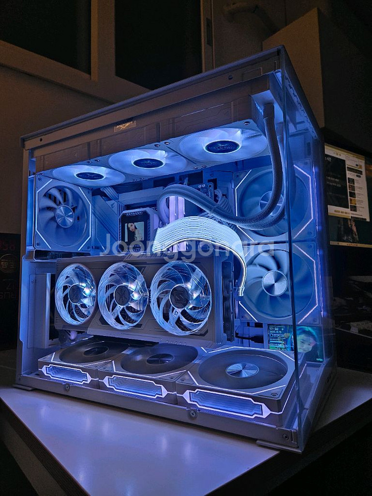 9800x3d / rx9070xt 리안리 o11d mini 화시트 본체--0