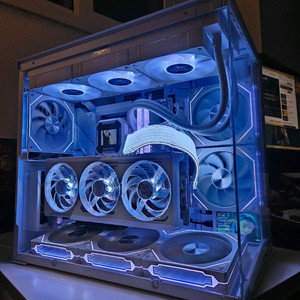 9800x3d / rx9070xt 리안리 o11d mini 화시트 본체