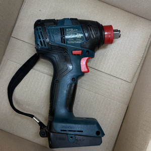 보쉬 겸용 충전임팩 GDX 18V-200 판매합니다