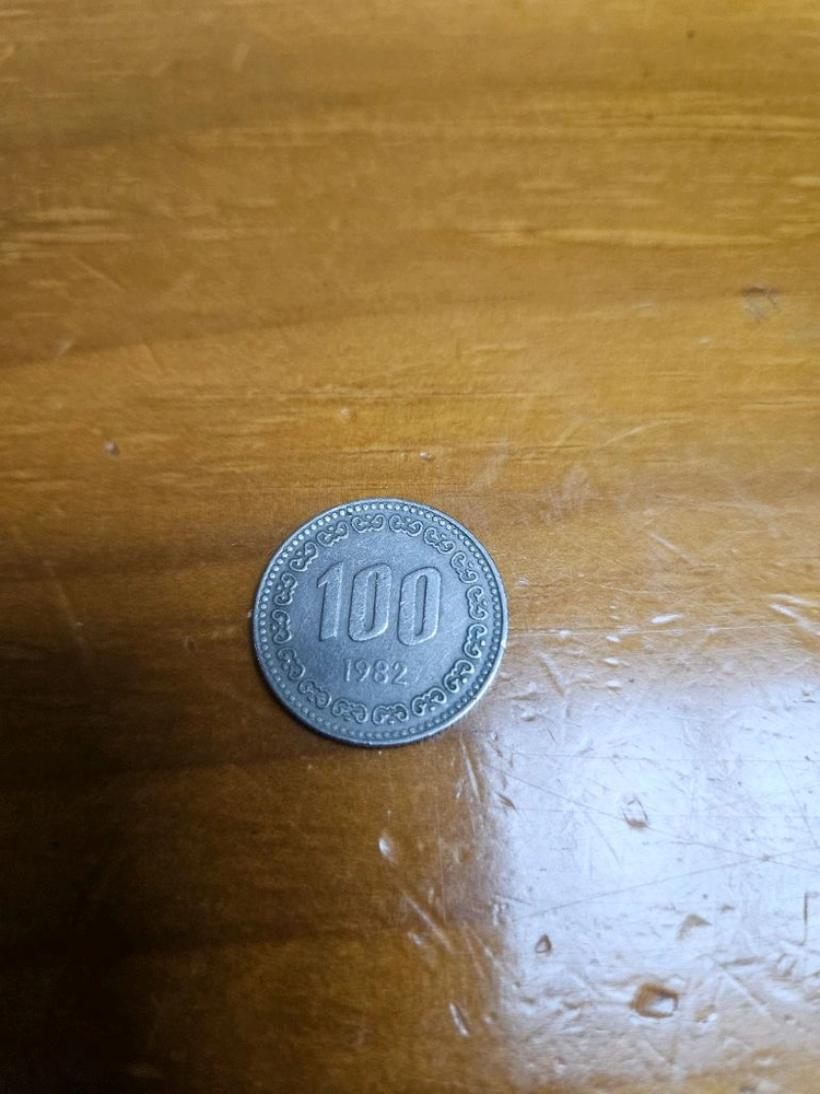 1982년 100원 동전 8개 세트 이미지