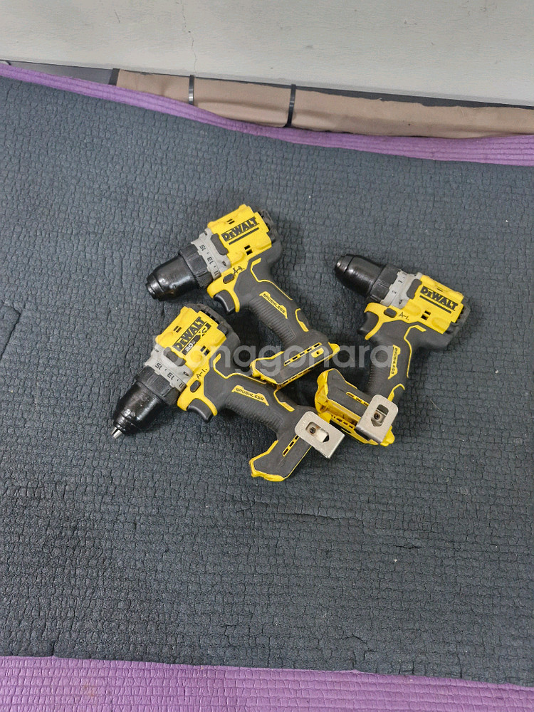 디월트충전드릴DCD800 신형본체만 개당가격--0