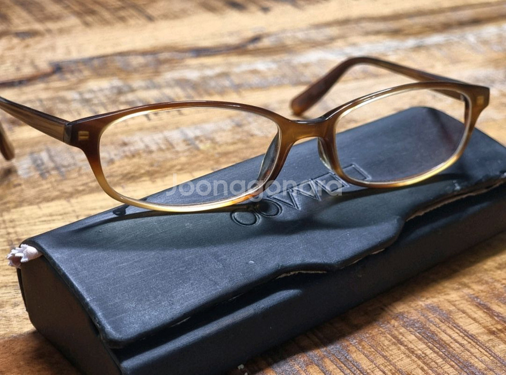 올리버 피플스 브라운(호박색) 뿔테 안경--3