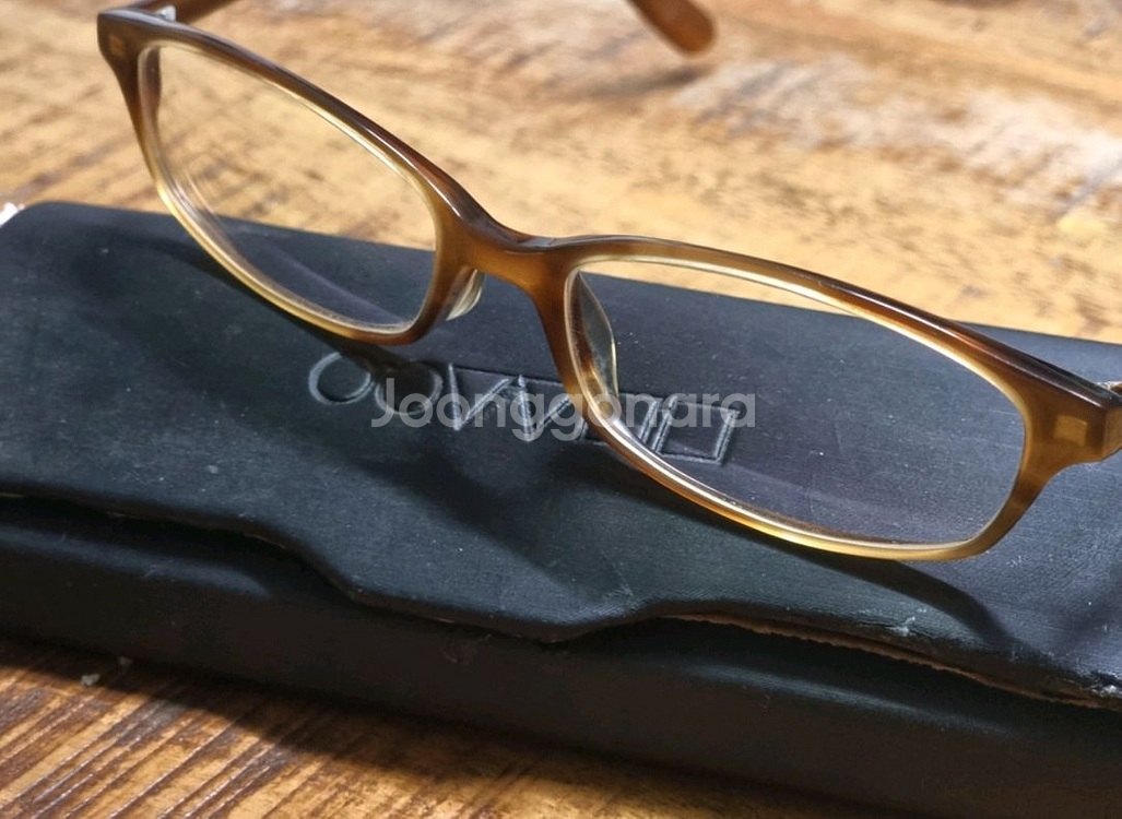 올리버 피플스 브라운(호박색) 뿔테 안경--4