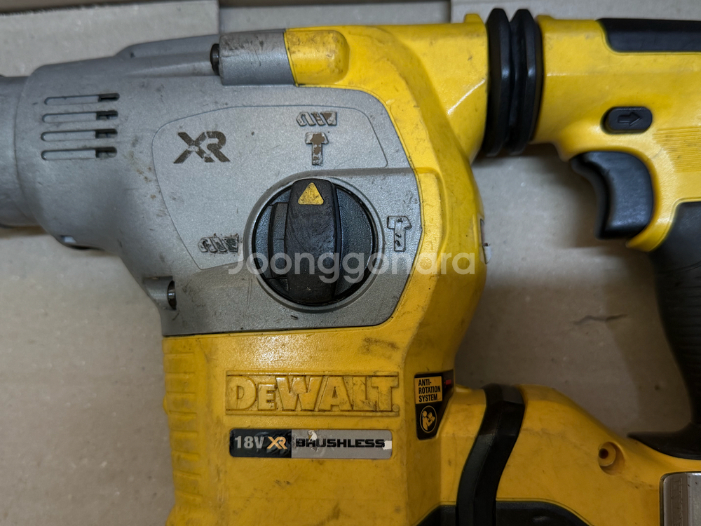 디월트 로터리함마 DCH283 판매합니다--4