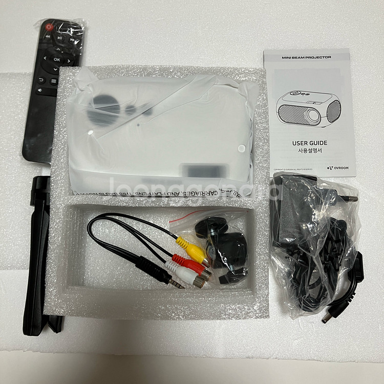 오브룸 미니 빔 프로젝터--1