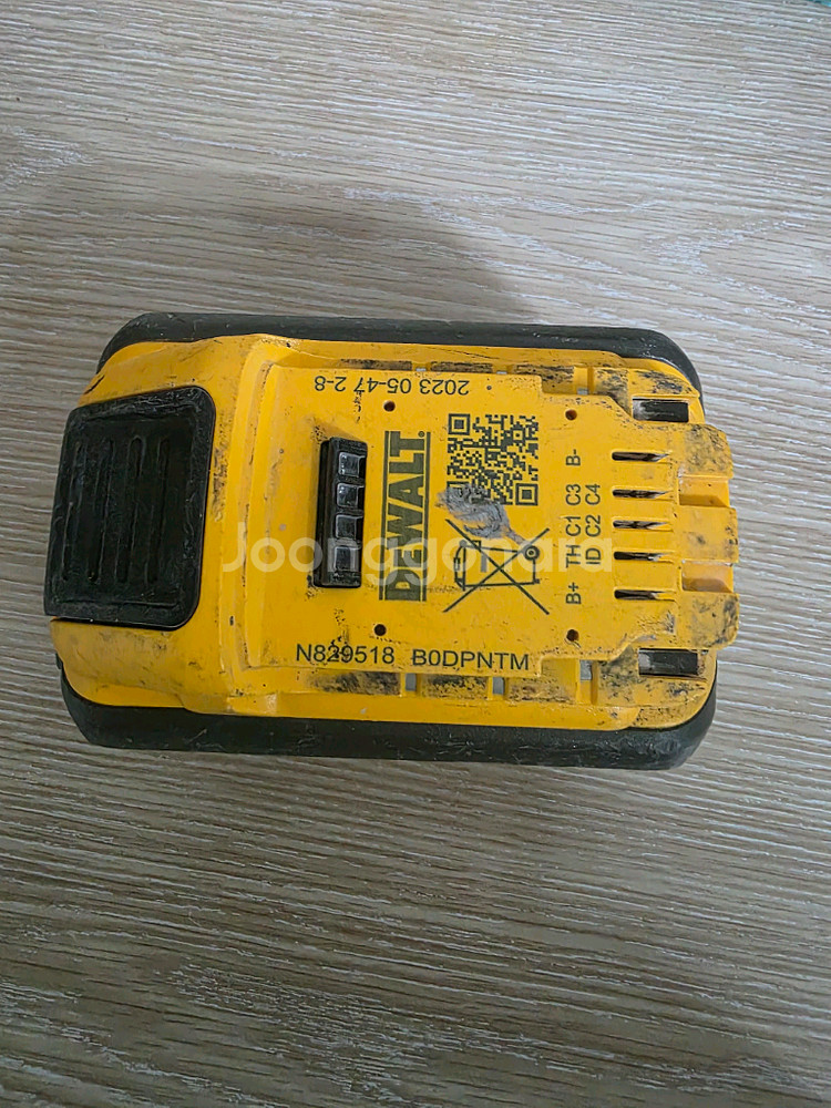 디월트 20V 플렉스볼트 배터리 9AH--1