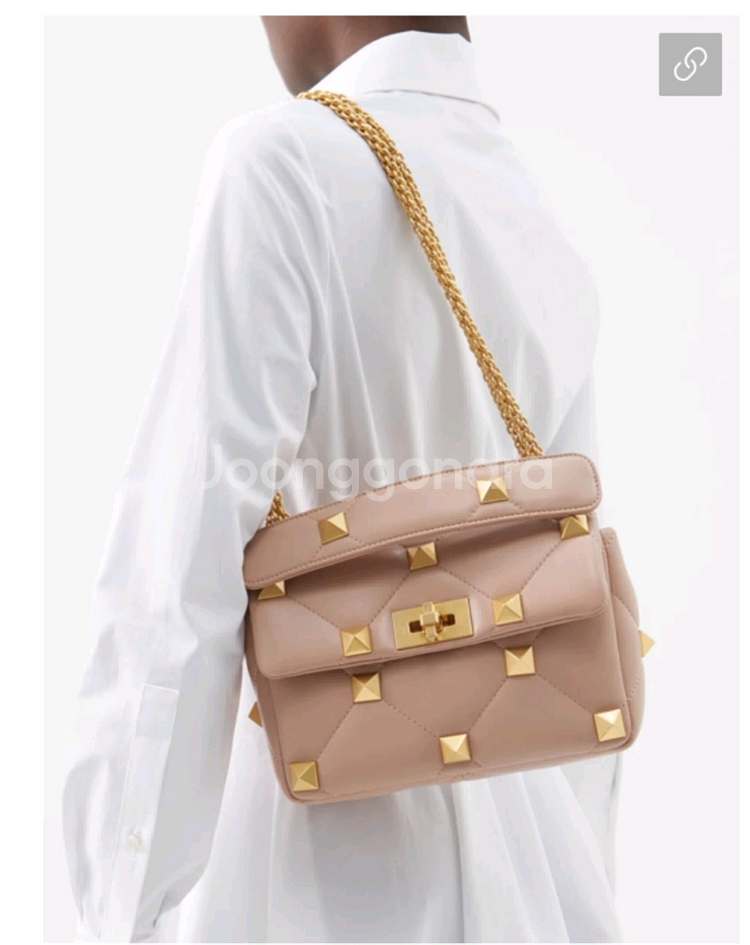 발렌티노 로만스터드 미디엄 숄더백 새상품--3