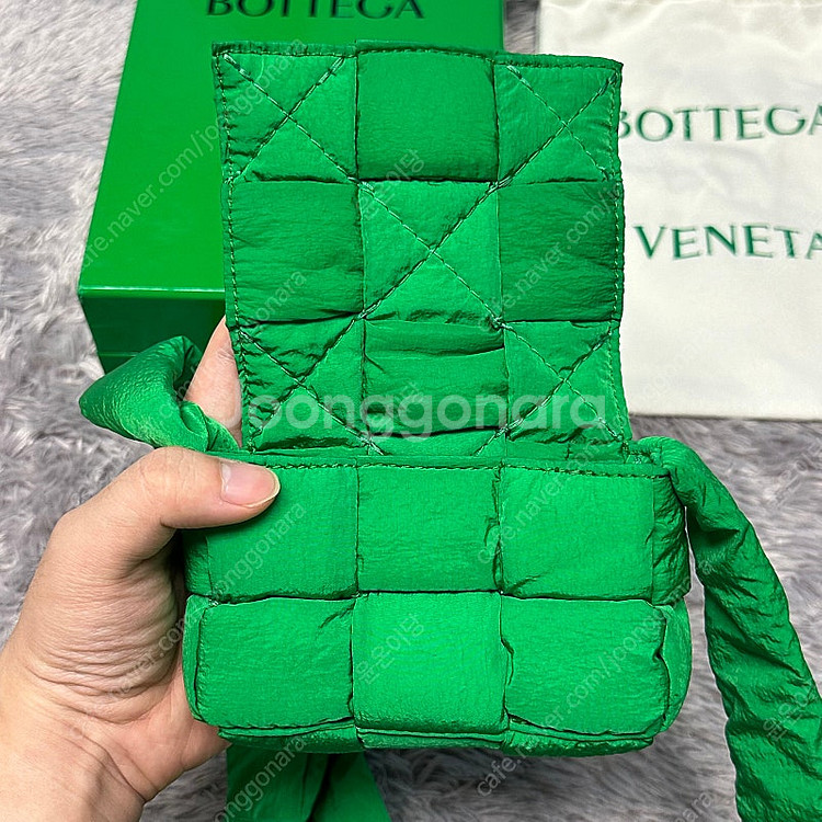[풀구성] 보테가베네타 패딩 미니 카세트백 그린--2