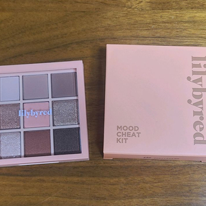 릴리바이레드 아이섀도우 팔레트 (새상품)