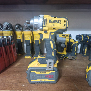 디월트충전임팩렌치 DCF894 미드토크 속도조절 플렉스볼트배터리