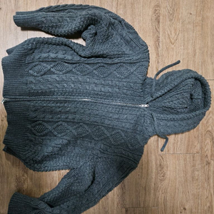 트릴리온 워셔블 아란 케이블 후드 집업 니트 차콜 L팝니다