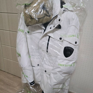 크린토피아 세탁 완료 노스페이스 남녀 공용 맥머도 에어 2 구스 흰색 파카 NJ1DI52D 90 S 팝니다.