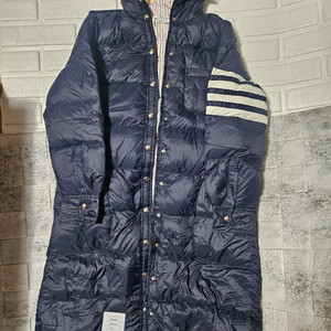 새상품 톰브라운 패딩 s-m사이즈