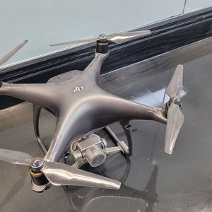 DJI 팬텀 4 프로 모형 이미지