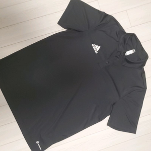 새상품급)아디다스 블랙 폴로 반팔 티셔츠 xl아디다스 블랙 폴로 반팔 티셔츠 XL 사이즈입니다. 검정색 폴로티라서