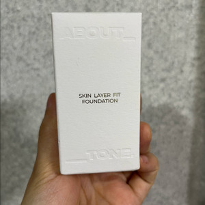 어바웃톤 스킨 레이어 핏 파운데이션 22 아이보리
