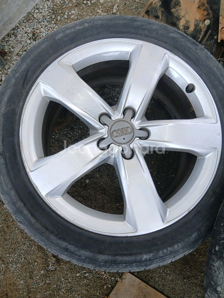 아우디A6 18인치휠타이어 4짝모두 27만원--0