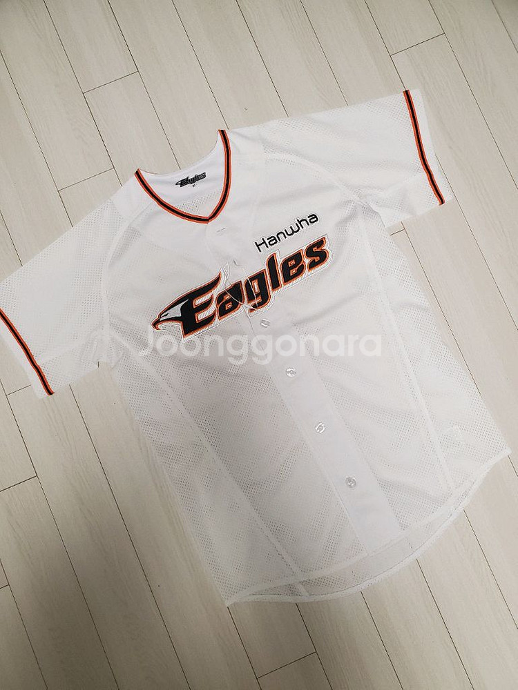 새상품)한화 이글스 화이트 야구 레플리카 유니폼(홈)85택이 뜯어졌는데 새거에요^^새상품 한화 이글스 홈 유니폼 8--0