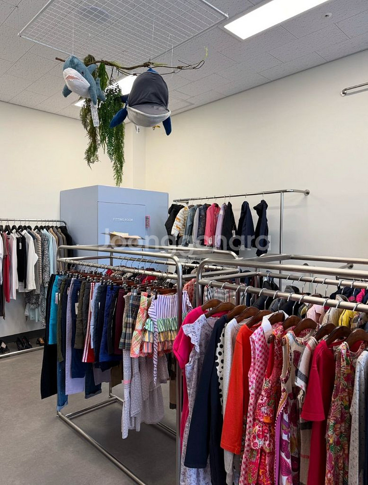 주문제작한 스텐양면행거(상판유리) 2개--1