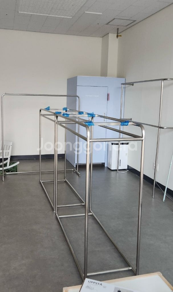 주문제작한 스텐양면행거(상판유리) 2개--0