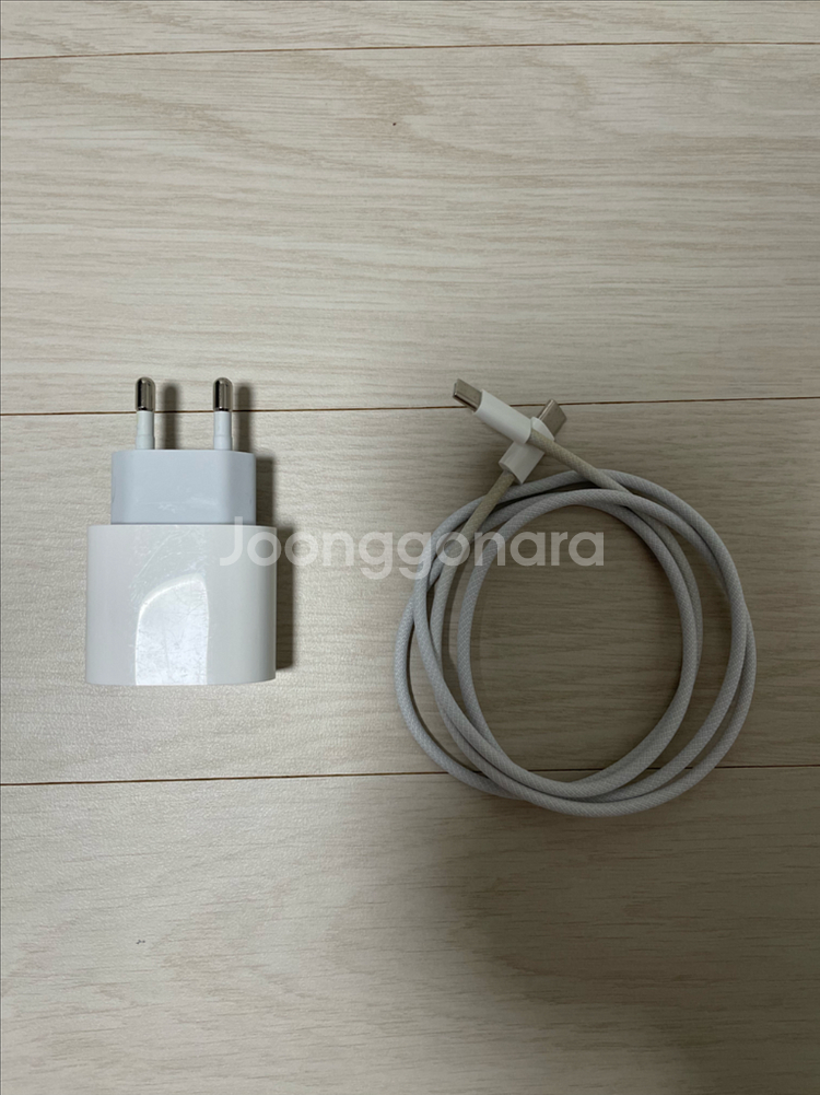 아이패드 프로 11(4세대/128G) /정품케이스/ 애플펜슬2세대/충전기포함 팝니다.--9