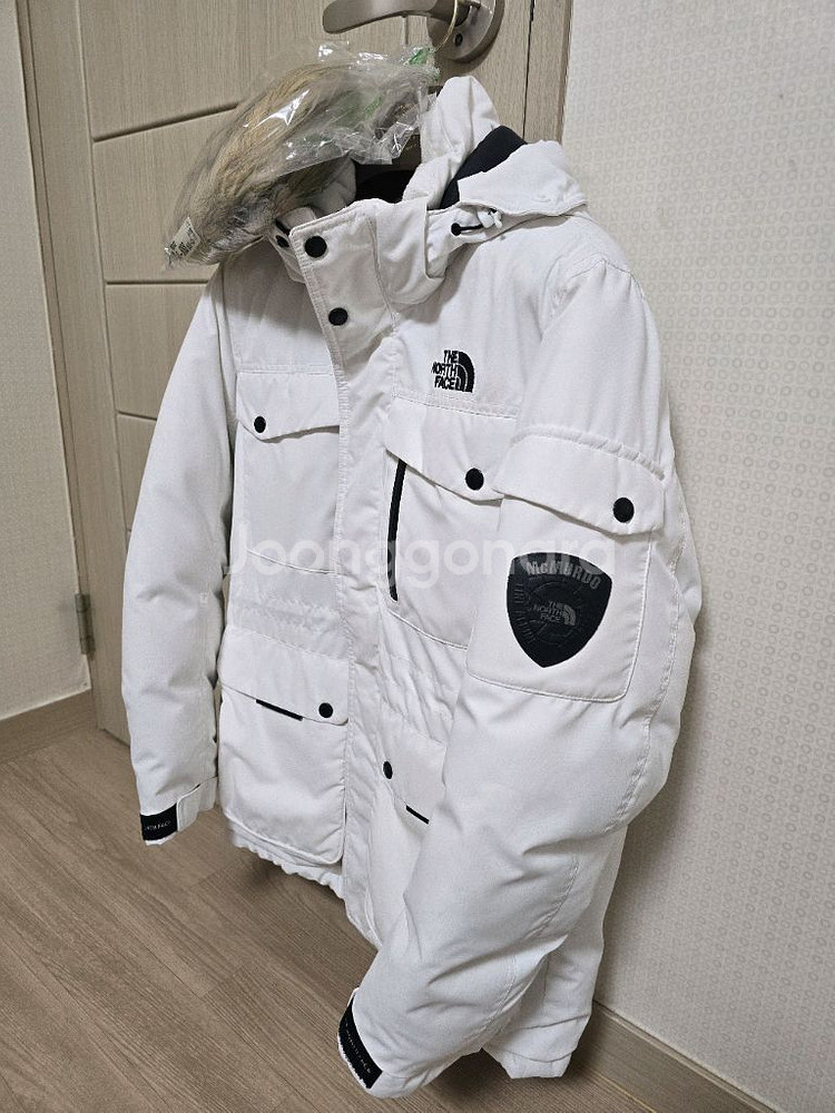 크린토피아 세탁 완료 노스페이스 남녀 공용 맥머도 에어 2 구스 흰색 파카 NJ1DI52D 팝니다.--2