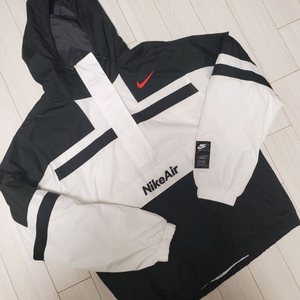 나이키 에어 우븐 아노락 반집업 바람막이M 새상품처럼 하자 오염 없이 깨끗해요^^