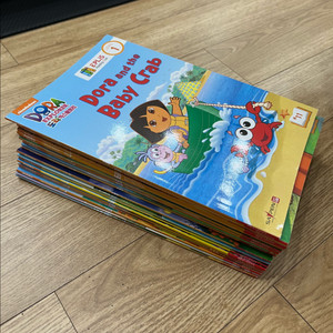 도라 리더스북 (세이펜 가능) 레벨K, 1, 2단계+워크북+DVD 판매합니다.