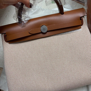 에르메스 에르백31 에크루(베이지) 새상품 판매합니나