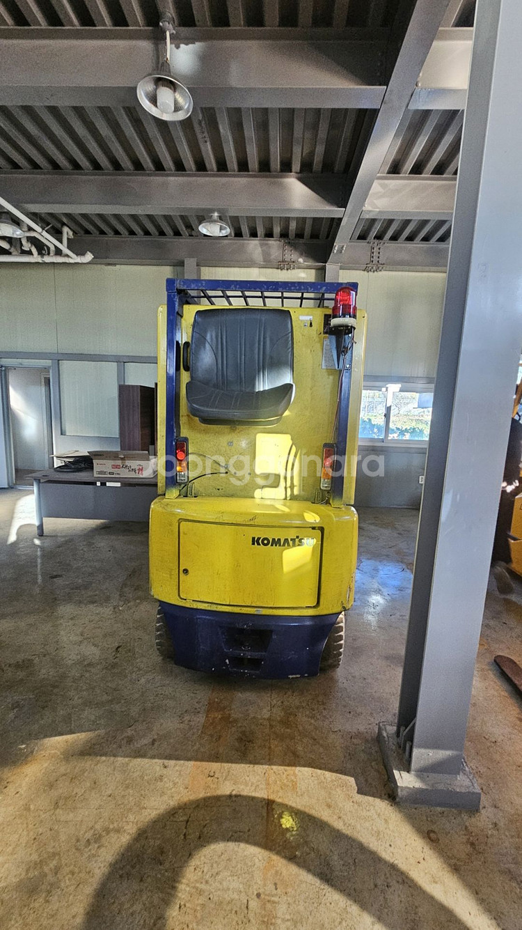 배터리2022년식 코마츠 좌식 3톤 전동지게차 삼단5m 사이드시프트 1080만--4