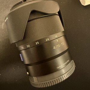 Sony E마운트 SEL1670Z / 자이스 16-70mm F4 OSS