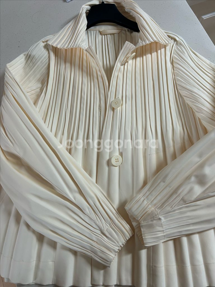 플리츠플리즈 스무스 숏 코트--2