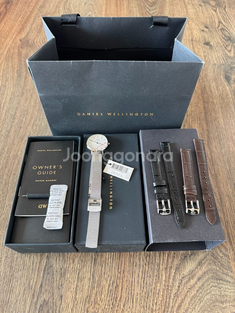 [미사용] 다니엘 웰링턴 Petite 28mm Sterling + 가죽 스트랩 2개--0