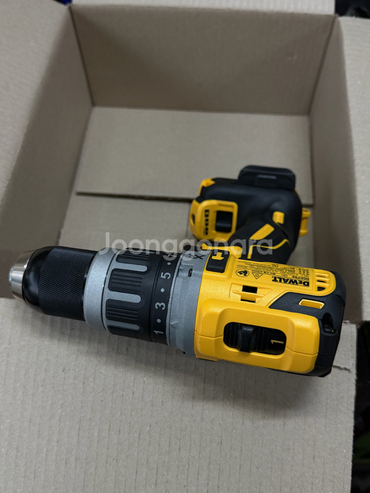 디월트 충전드릴 DCD796 판매합니다--5