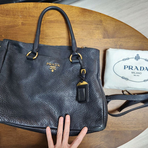 정품 프라다 레더 토트백