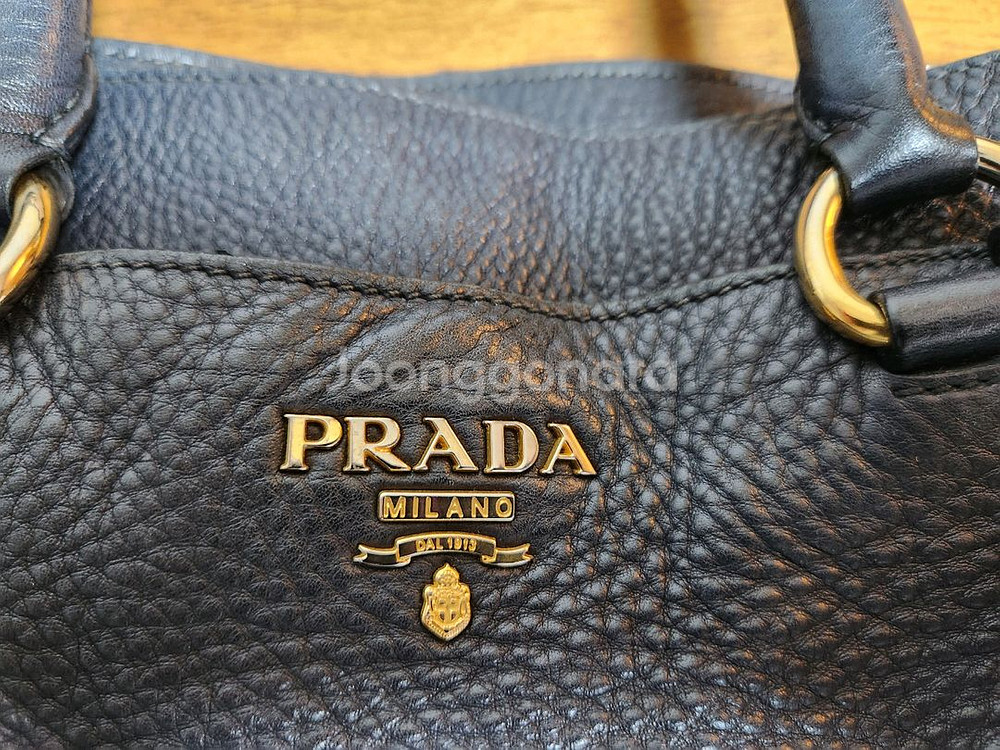 정품 프라다 레더 토트백--2