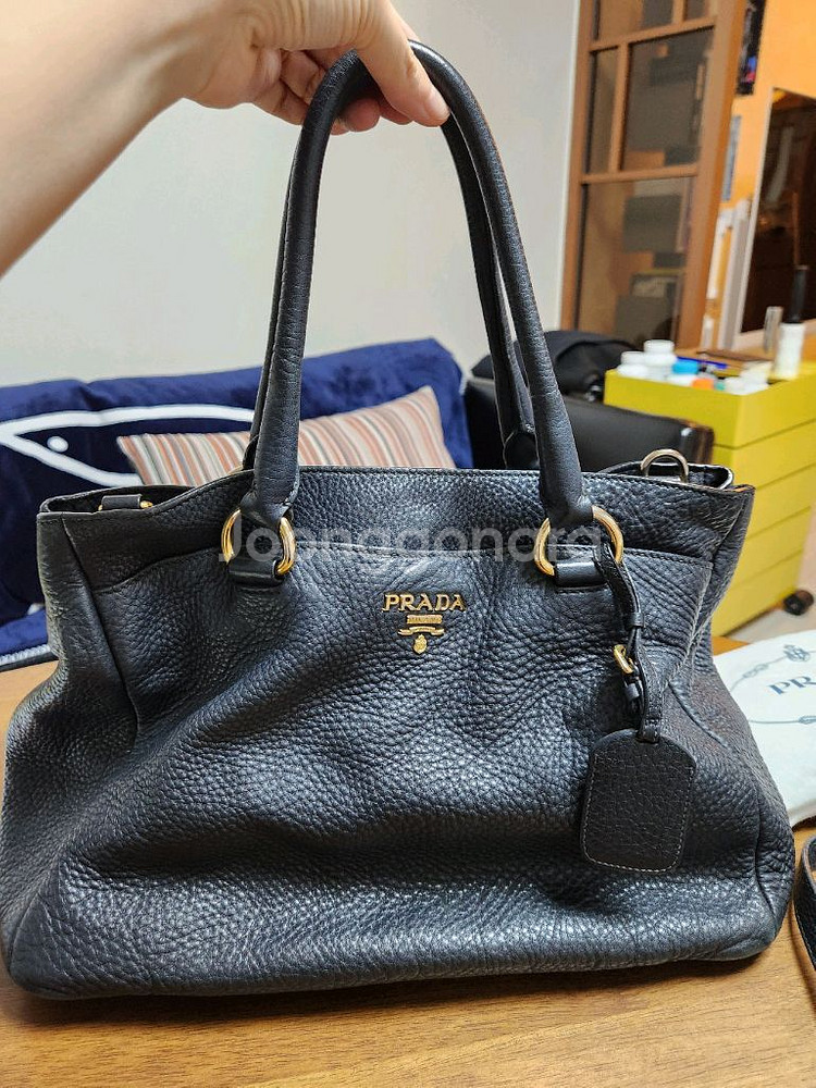 정품 프라다 레더 토트백--1
