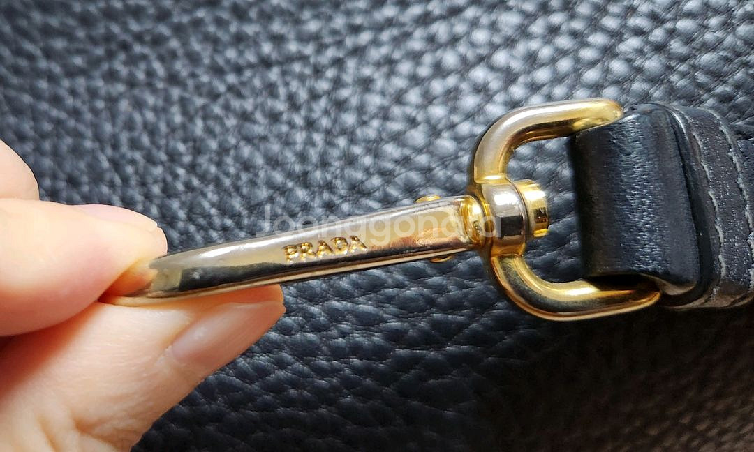 정품 프라다 레더 토트백--8