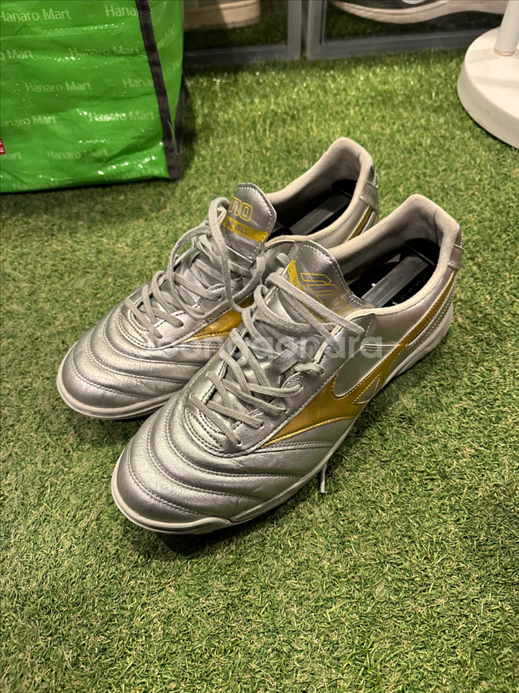 미즈노 모렐리아 축구화 실버/골드 275--0