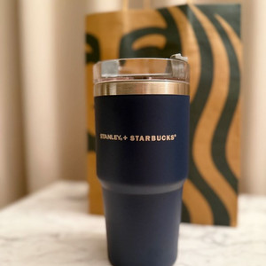 스타벅스 스탠리 콜라보 텀블러 네이비색상 591ml