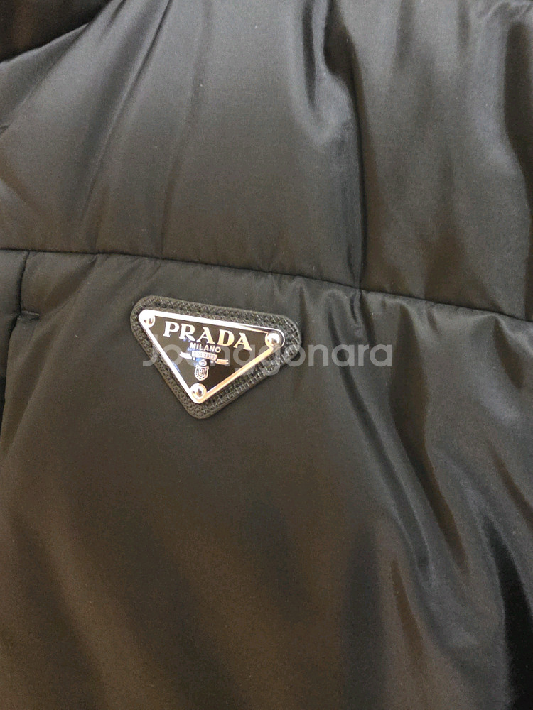 [새상품급 / 50 ] 프라다 리나일론 삼각로고 다운 숏 패딩 자켓 블랙--1