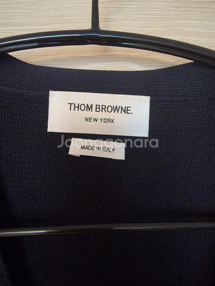 [새상품급/3] 톰브라운 사선완장 밀라노스티치 금장 가디건 3사이즈--1