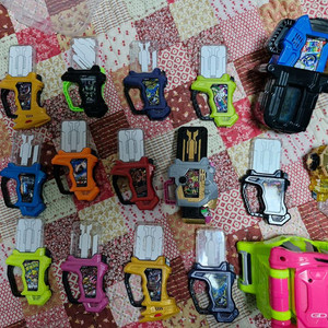 가면라이더 이그제이드 장난감 판매합니다.