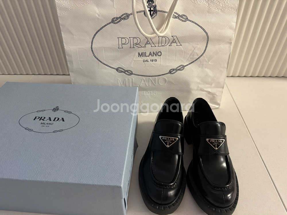 프라다 초콜릿 브러시드 로퍼 35.5 230사이즈--0