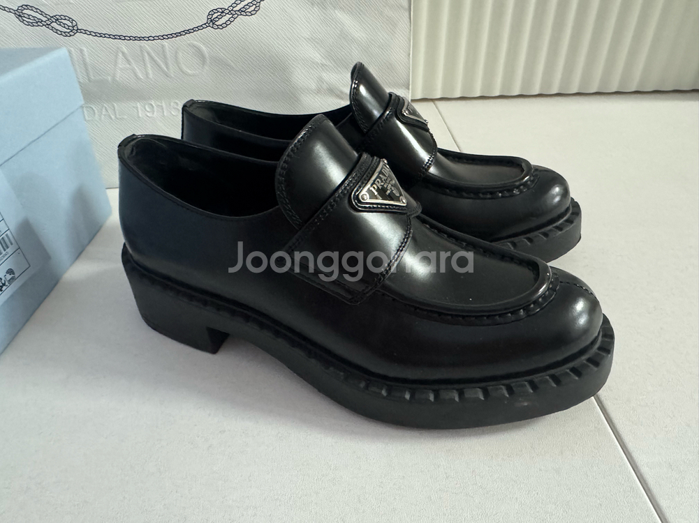 프라다 초콜릿 브러시드 로퍼 35.5 230사이즈--4