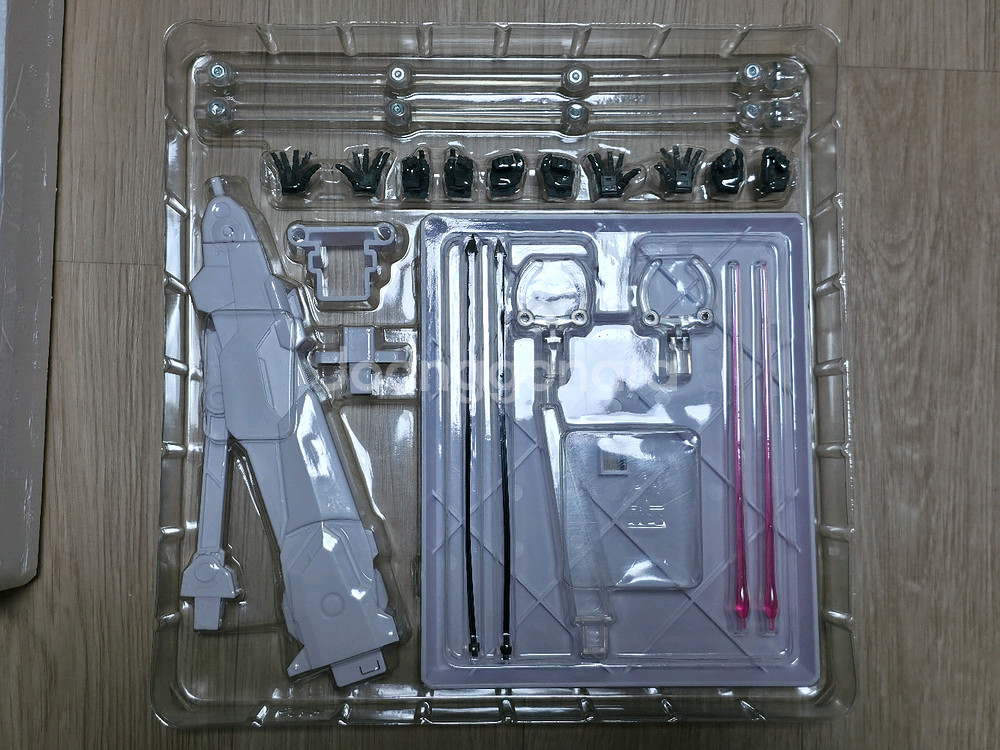 메탈빌드 스트라이크 느와르 팝니다.--3