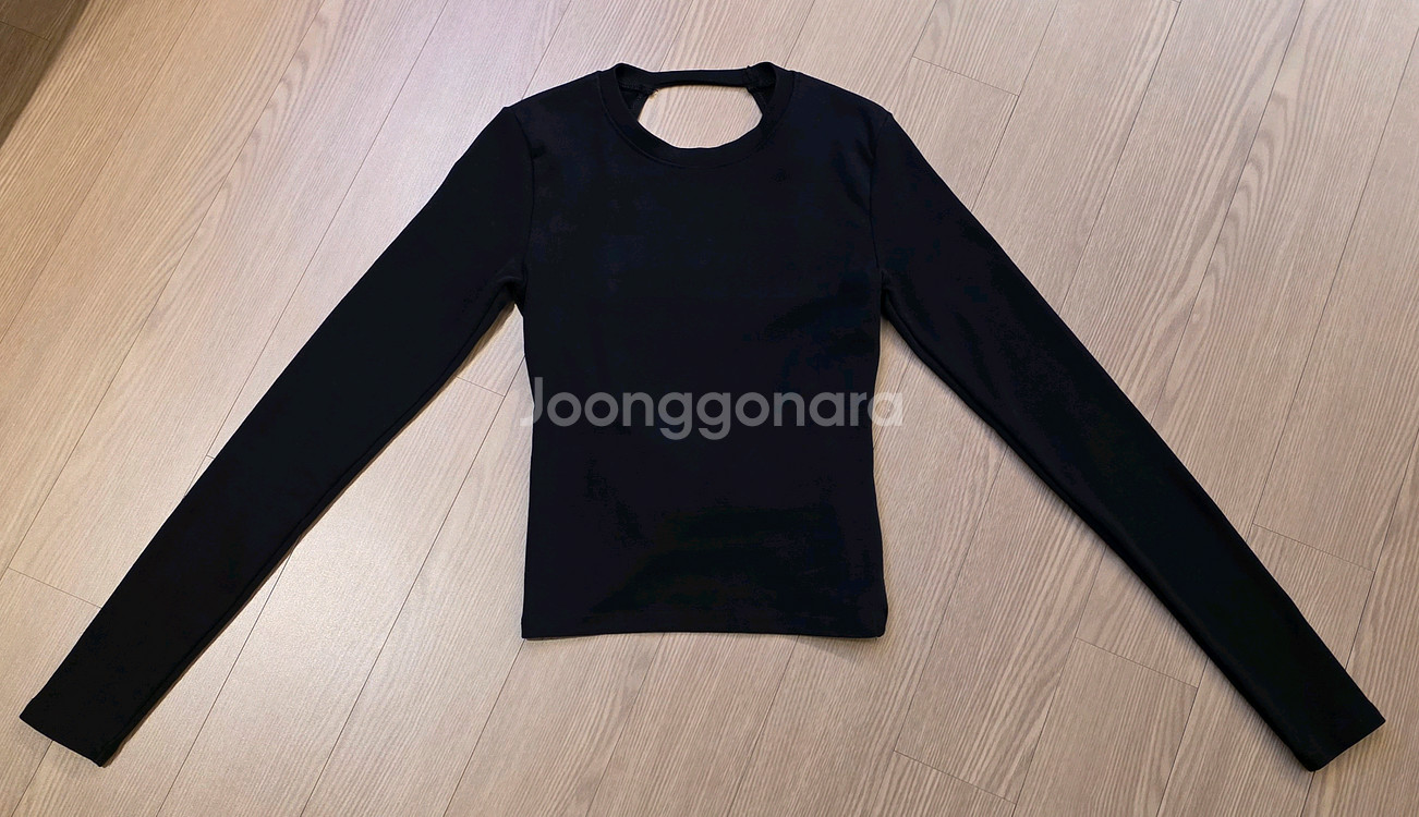 <새옷> ZARA_백 오픈 티셔츠 S사이즈--1