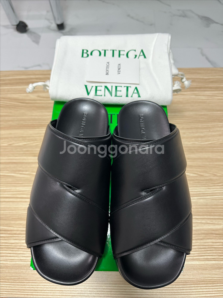 [급처] 보테가베네타 브릿지 가죽 뮬 샌들 슬리퍼 40사이즈--0